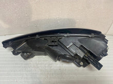 Laden Sie das Bild in den Galerie-Viewer, Frontscheinwerfer Audi A4 8W0941006 Xenon Rechts Scheinwerfer Headlight