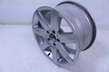 Laden Sie das Bild in den Galerie-Viewer, 1x Alufelge 17 Zoll 8.5" 5x112 35ET Matt Silber A2304010902 Mercedes-Benz R230 FEL2065742322bi