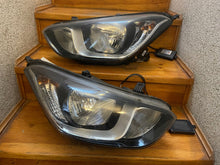 Laden Sie das Bild in den Galerie-Viewer, Frontscheinwerfer Hyundai I20 Ein Stück (Rechts oder Links) Headlight