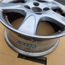 Laden Sie das Bild in den Galerie-Viewer, 1x Alufelge 14 Zoll 5.5" 4x100 45ET Honda Jazz Rim Wheel FEL2387963004pr