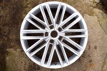Laden Sie das Bild in den Galerie-Viewer, 1x Alufelge 18 Zoll 7.0&quot; 5x112 45ET Glanz Silber 575601025D Seat Ateca Rim Wheel
