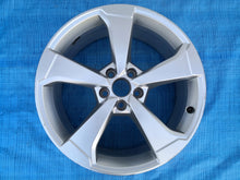 Load image into Gallery viewer, 1x Alufelge 19 Zoll 8.0&quot; 5x112 49ET Glanz Silber 8V0601025CE Audi A3 Rim Wheel