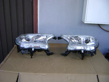 Laden Sie das Bild in den Galerie-Viewer, Frontscheinwerfer Ford Ranger EB3B-BD154-AN Ein Satz Scheinwerfer Headlight SCH6797410093bk