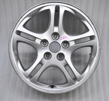Load image into Gallery viewer, 1x Alufelge 17 Zoll 7.0" 5x114.3 46ET Matt Silber 529102C200 Hyundai Coupe FEL7663894835xt