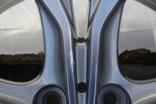 Load image into Gallery viewer, 1x Alufelge 18 Zoll 8.0" 5x112 57ET 6855093 BMW 1 Rim Wheel FEL1033278694st