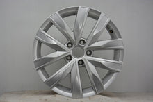 Load image into Gallery viewer, 1x Alufelge 17 Zoll 7.0&quot; 5x112 40ET Glanz Silber 3G8601025 Vw Rim Wheel