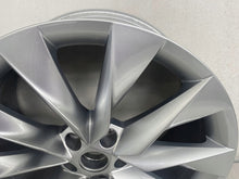 Laden Sie das Bild in den Galerie-Viewer, 1x Alufelge 19 Zoll 8.0" 5x112 45ET Glanz Silber 5LA601025AP Skoda Enyaq FEL5406088160zp