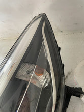 Laden Sie das Bild in den Galerie-Viewer, Frontscheinwerfer Renault Captur 1305237129 Links Scheinwerfer Headlight SCH7002942830vg