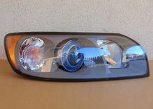 Laden Sie das Bild in den Galerie-Viewer, Frontscheinwerfer Volvo V50 30698890 Xenon Rechts Scheinwerfer Headlight SCH5339434296lc