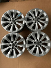 Laden Sie das Bild in den Galerie-Viewer, 4x Alufelge 16 Zoll 6.5" 5x110 37ET Glanz Silber 13346661 Opel Zafira B Meriva FEL4823897582gn