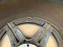 Laden Sie das Bild in den Galerie-Viewer, 1x Alufelge 18 Zoll 8.5&quot; 5x112 52ET Glanz Schwarz A2064011800 Mercedes-Benz