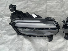 Laden Sie das Bild in den Galerie-Viewer, Frontscheinwerfer Jeep 522187190 Ein Satz Scheinwerfer Headlight SCH1989490404ta