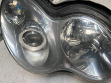 Laden Sie das Bild in den Galerie-Viewer, Frontscheinwerfer Mercedes-Benz W203 A2038203761 Xenon Ein Satz Headlight SCH5381115085fq