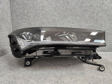Laden Sie das Bild in den Galerie-Viewer, Frontscheinwerfer Skoda Enyaq IV 5LB941018 Rechts Scheinwerfer Headlight SCH1162426621um
