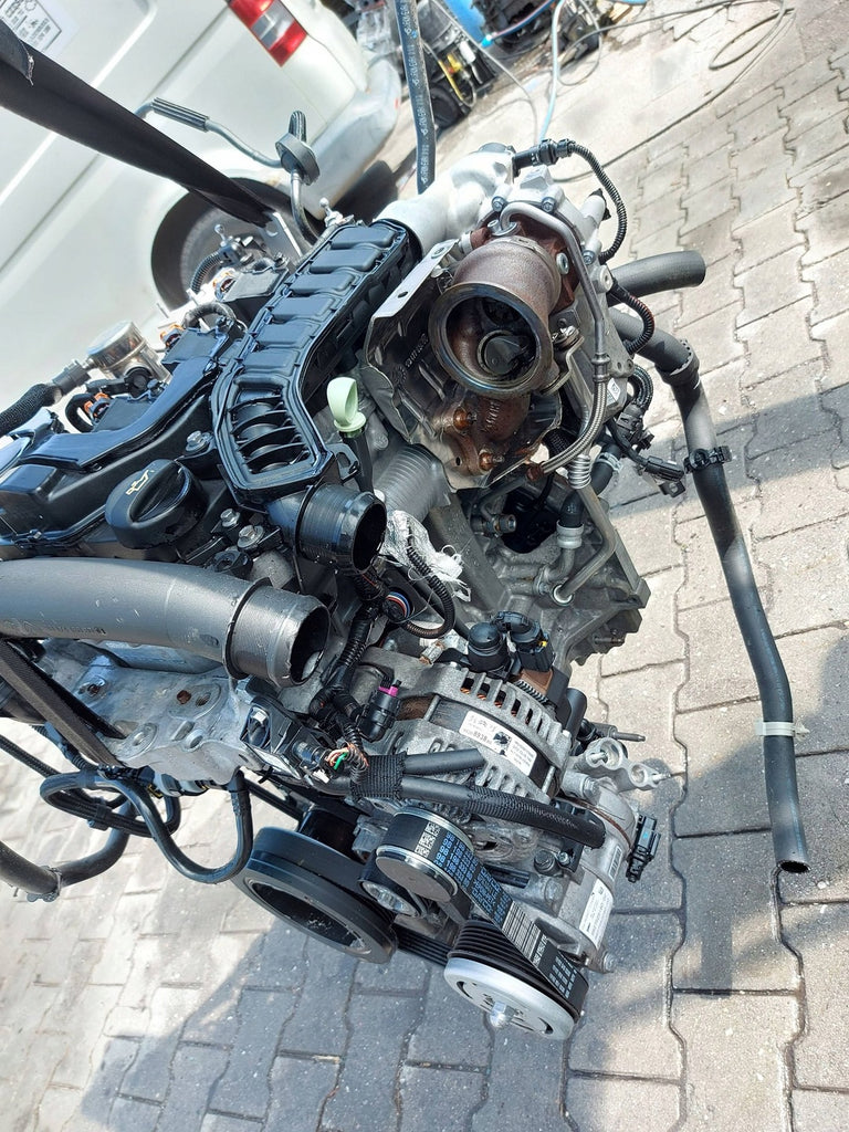 Motor Peugeot 3008 10XVA8 1.2 THP 15TKm Benzin Engine Komplett