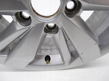 Laden Sie das Bild in den Galerie-Viewer, 1x Alufelge 15 Zoll 5.5&quot; 5x100 40ET Glanz Silber 2G0601025 VW Polo Rim Wheel