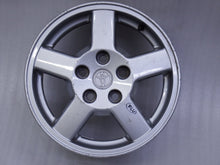 Laden Sie das Bild in den Galerie-Viewer, 1x Alufelge 16 Zoll 6.5&quot; 5x114.3 45ET Glanz Silber Toyota Avensis Rim Wheel
