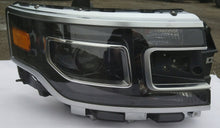 Laden Sie das Bild in den Galerie-Viewer, Frontscheinwerfer Ford I DA83-13005 Rechts Scheinwerfer Headlight SCH3087695337ct