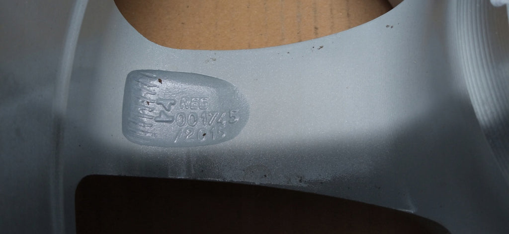 1x Alufelge 15 Zoll 6.0" 4x108 23ET Glanz Silber 9673773577 Peugeot 208 FEL5812710565eg