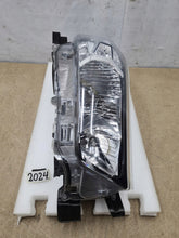 Laden Sie das Bild in den Galerie-Viewer, Frontscheinwerfer Toyota Hilux VIII 1EJ-923364 Rechts Scheinwerfer Headlight SCH6072047314cj