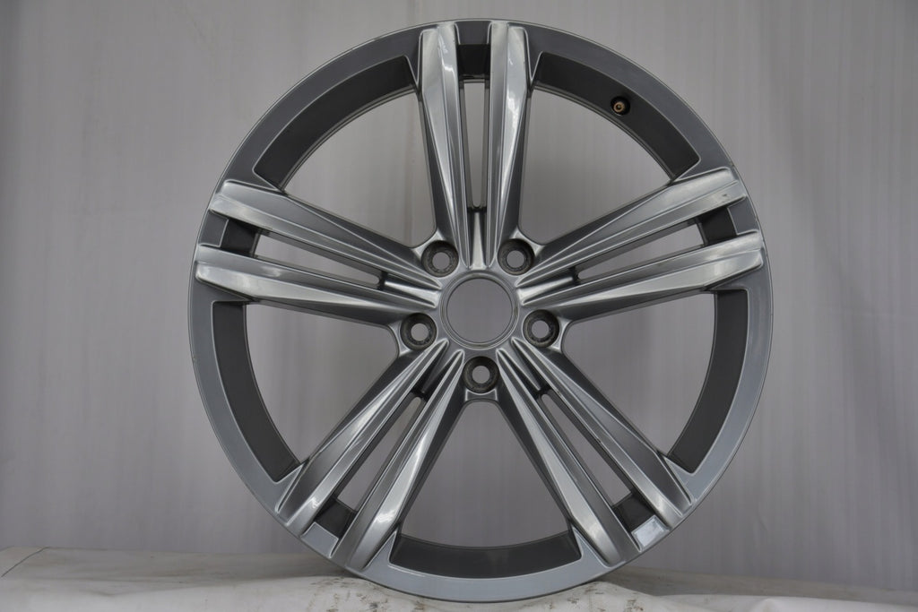 1x Alufelge 18 Zoll 7.0" 5x112 45ET Glanz Grau 2GA601025G VW Rim Wheel FEL5878788184hl