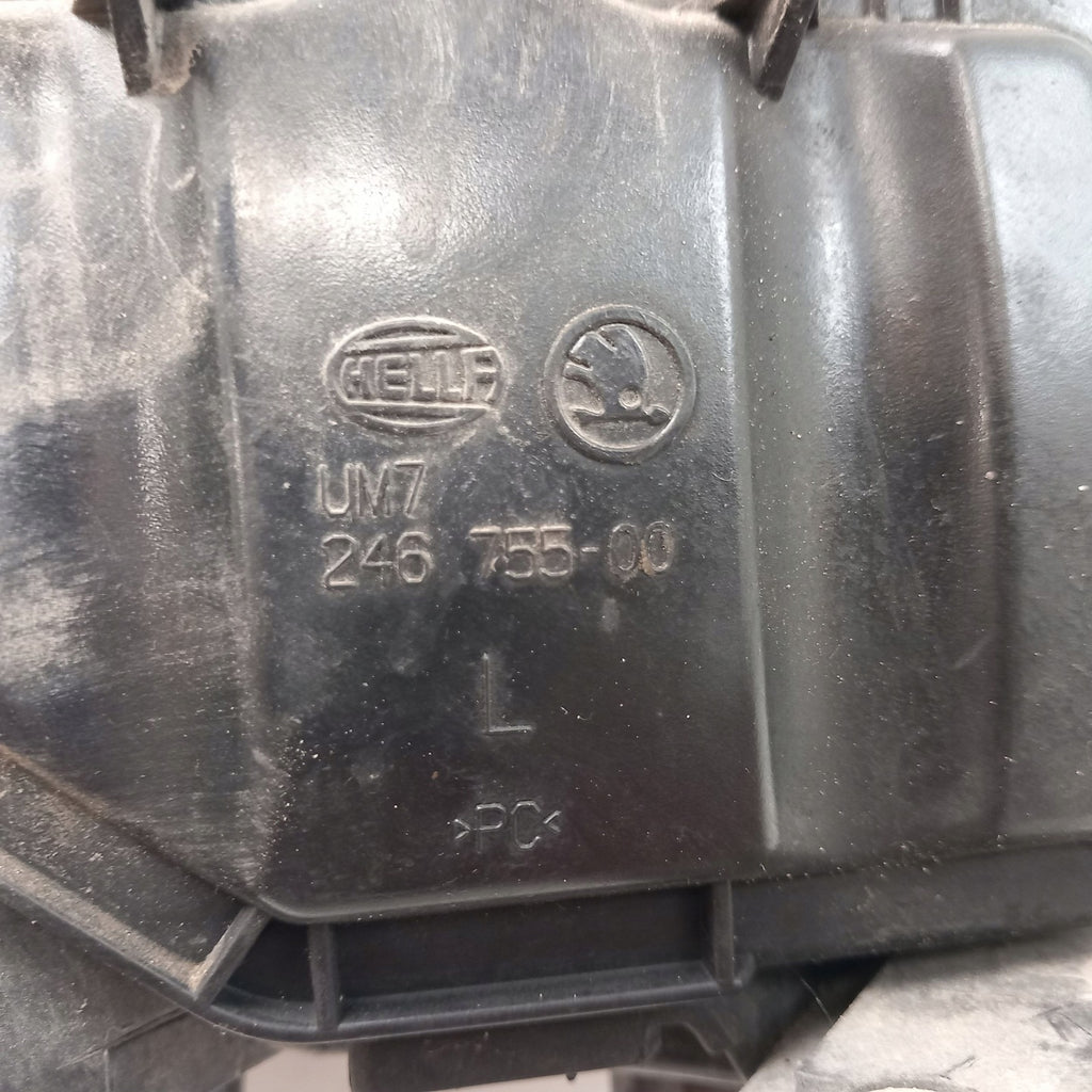 Frontscheinwerfer Skoda Superb Links Scheinwerfer Headlight SCH6586273278an