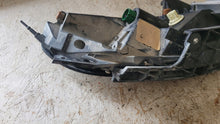 Laden Sie das Bild in den Galerie-Viewer, Frontscheinwerfer Jeep Cherokee 68157105AL 130732948901 Links Headlight SCH1472139787gg