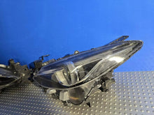 Laden Sie das Bild in den Galerie-Viewer, Frontscheinwerfer Mazda III BHR251040 Xenon Ein Stück (Rechts oder Links)