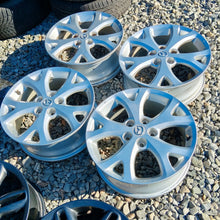 Load image into Gallery viewer, 4x Alufelge 17 Zoll 6.5" 5x114.3 52 5ET Glanz Silber 9965066570 Mazda Cx-30 FEL2133901739gh
