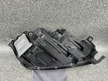 Laden Sie das Bild in den Galerie-Viewer, Frontscheinwerfer Skoda Octavia IV 5E4941015A Links Scheinwerfer Headlight SCH1544393764zb
