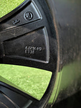 Laden Sie das Bild in den Galerie-Viewer, 1x Alufelge 16 Zoll 6.0" 5x100 38ET Matt Schwarz 658601025 Skoda Scala Kamiq FEL7490517153gq