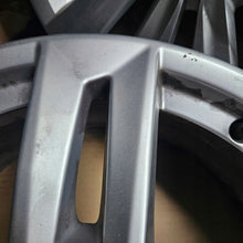 Laden Sie das Bild in den Galerie-Viewer, 1x Alufelge 17 Zoll 7.0" 5x112 42ET Glanz Silber Audi A4 B9 Rim Wheel FEL4037934922jf