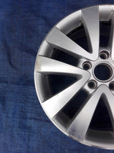 Laden Sie das Bild in den Galerie-Viewer, 1x Alufelge 17 Zoll 7.0&quot; 5x112 54ET 5K0601025Q VW Golf Vi Rim Wheel