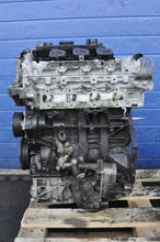 Load image into Gallery viewer, Motor Renault Trafic III M9R692 2.0 DCI 150PS 84kW 240TKm 2011 Diesel Unkomplett