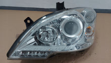 Laden Sie das Bild in den Galerie-Viewer, Frontscheinwerfer Mercedes-Benz Viano A6398202861 Xenon Links Headlight SCH3457051026em