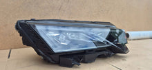 Laden Sie das Bild in den Galerie-Viewer, Frontscheinwerfer Skoda Octavia IV 5E4941036 Rechts Scheinwerfer Headlight SCH1807547142kg