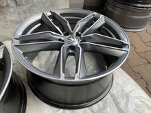 Laden Sie das Bild in den Galerie-Viewer, 1x Alufelge 19 Zoll 8.5&quot; 5x112 45ET 101028843 Rim Wheel
