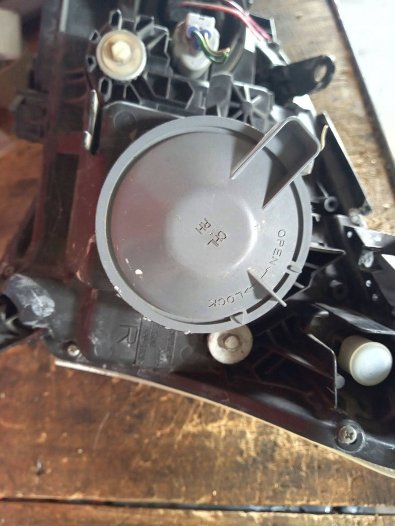 Frontscheinwerfer Toyota Avensis Rechts Scheinwerfer Headlight SCH3024873126da