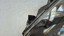 Laden Sie das Bild in den Galerie-Viewer, Frontscheinwerfer Mazda II Links Scheinwerfer Headlight