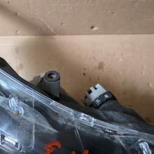 Laden Sie das Bild in den Galerie-Viewer, Frontscheinwerfer Toyota Corolla 81110-02L70 Rechts Scheinwerfer Headlight SCH7432313603bv