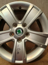 Laden Sie das Bild in den Galerie-Viewer, 1x Alufelge 15 Zoll 6.5" 5x112 50ET Glanz Silber 1Z0601025S Skoda Octavia Ii FEL2570626361ct
