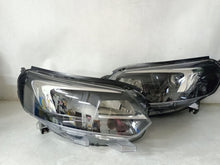 Laden Sie das Bild in den Galerie-Viewer, Frontscheinwerfer Opel Zafira C Vivaro 9832837680 Xenon Rechts oder Links