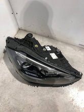 Laden Sie das Bild in den Galerie-Viewer, Frontscheinwerfer Mercedes-Benz W206 A2069068404 Rechts Scheinwerfer Headlight SCH9334999135pe