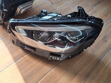 Laden Sie das Bild in den Galerie-Viewer, Frontscheinwerfer Mercedes-Benz W206 A2069063903 Ein Stück (Rechts oder Links) SCH6788723263ah