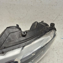 Laden Sie das Bild in den Galerie-Viewer, Frontscheinwerfer Skoda Rapid 5JB941015 Links Scheinwerfer Headlight SCH2219598401xo