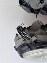 Laden Sie das Bild in den Galerie-Viewer, Frontscheinwerfer Mercedes-Benz MCJ26182 Ein Satz Scheinwerfer Headlight SCH3447557394eu