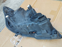 Laden Sie das Bild in den Galerie-Viewer, Frontscheinwerfer Mercedes-Benz Vito W639 A6398202861 Links Headlight