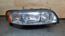 Laden Sie das Bild in den Galerie-Viewer, Frontscheinwerfer Volvo S60 V70 30648209 Rechts Scheinwerfer Headlight