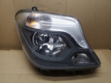 Laden Sie das Bild in den Galerie-Viewer, Frontscheinwerfer Mercedes-Benz Sprinter 906 A9068202461 Halogen Rechts SCH4498924633rk