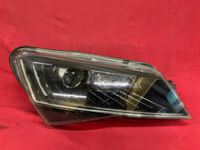 Laden Sie das Bild in den Galerie-Viewer, Frontscheinwerfer Skoda Superb III 3V1941016B Xenon Rechts Headlight